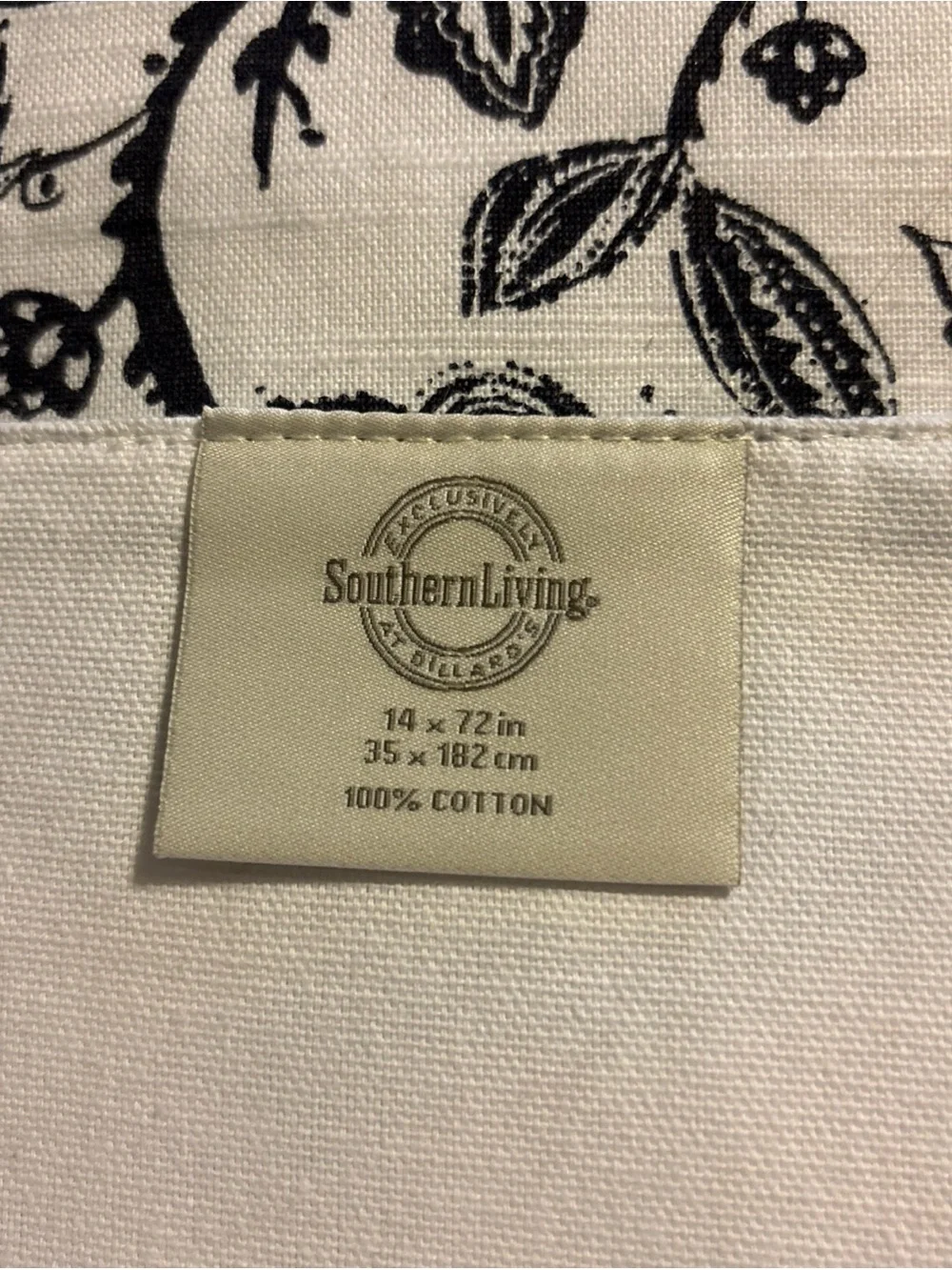 Southern Living Elegant White/Black Toile Table Runner